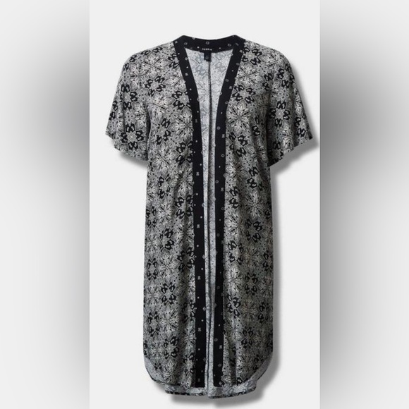TORRID Challis Dolman Shirttail Kimono: BLACK/WHITE: NEW WITH TAGS: SIZE 2 - Picture 1 of 5
